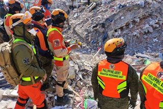 Lamig, oras kalaban ng mga Pinoy rescuers sa Turkey