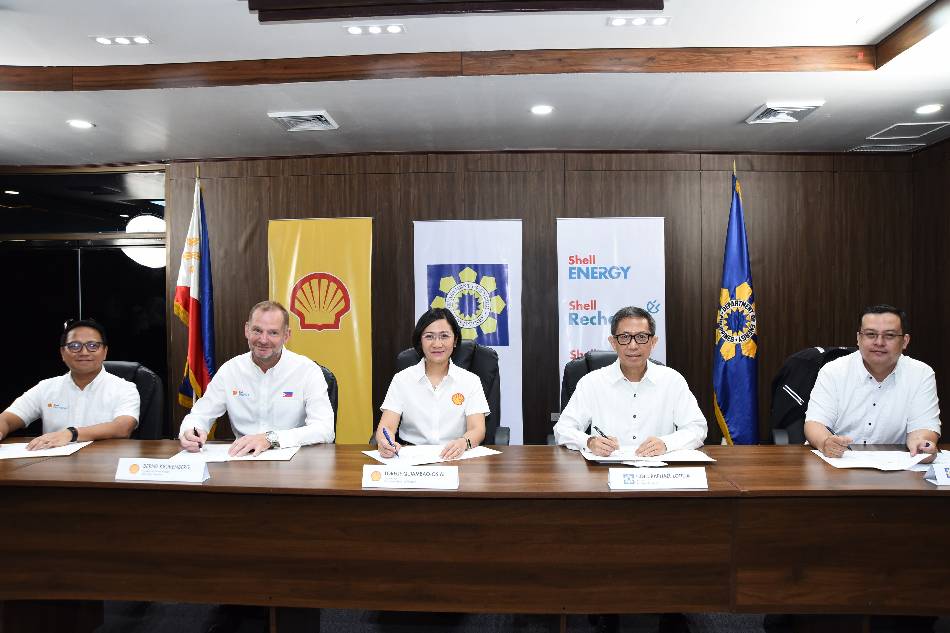 Pilipinas Shell Petroleum Corporation (PSPC), Shell Energy Philippines, Inc. (SEPH), and the Department of Energy (DOE) sign a tripartite agreement for a pilot program allowing Shell to power locations with electric vehicle charging stations with renewable energy through SEPH 