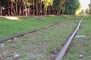 Jeepney barker na PWD nahagip ng tren sa Makati