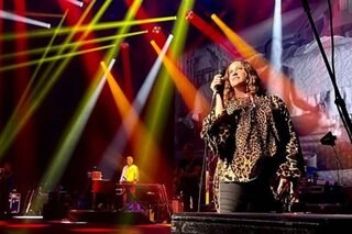 Finally! Alanis Morissette to push through with PH show