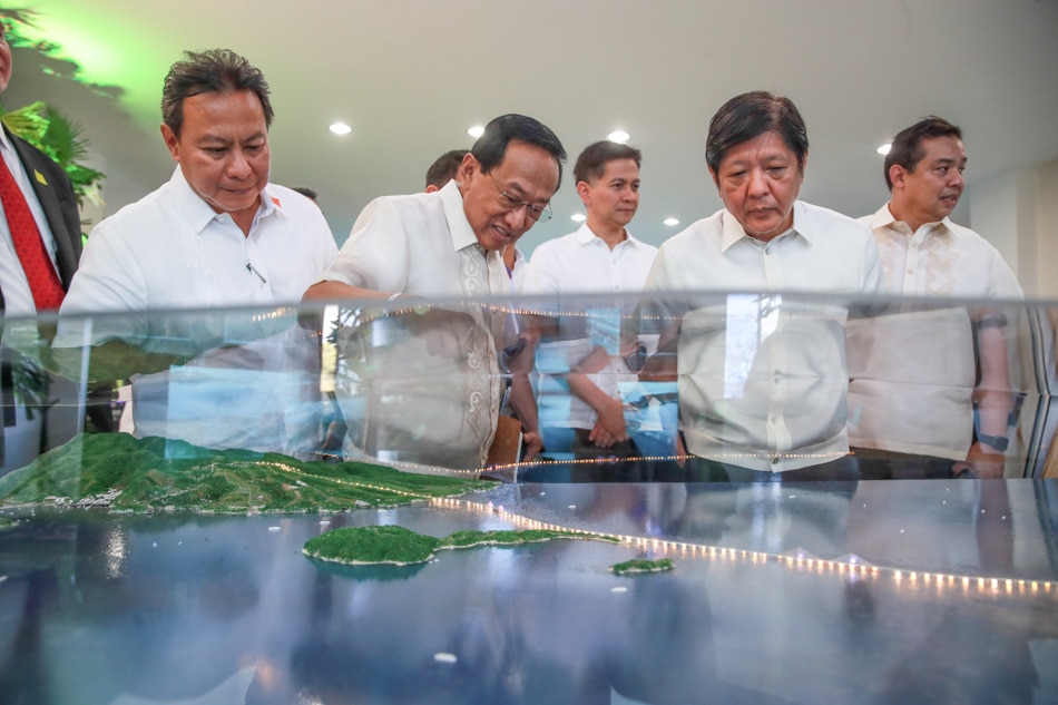 Marcos launches construction of Bataan-Cavite bridge