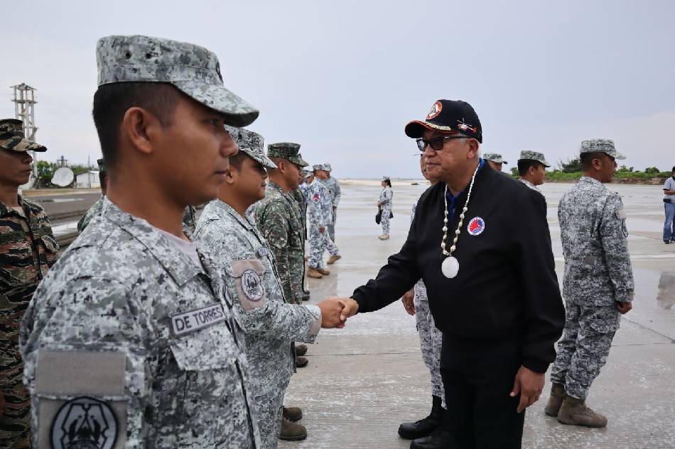 Dotr Pcg Officials Visit Troops In Pag Asa Island Abs Cbn News 9109