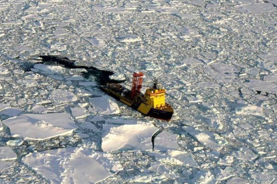 A view of the icebreaker Vidar Viking Mar on expedition about 250 km away from the North Pole to examine sedimentations on the bottom of the Arctic Ocean, August 2004. EPA/M. Jakobssohn