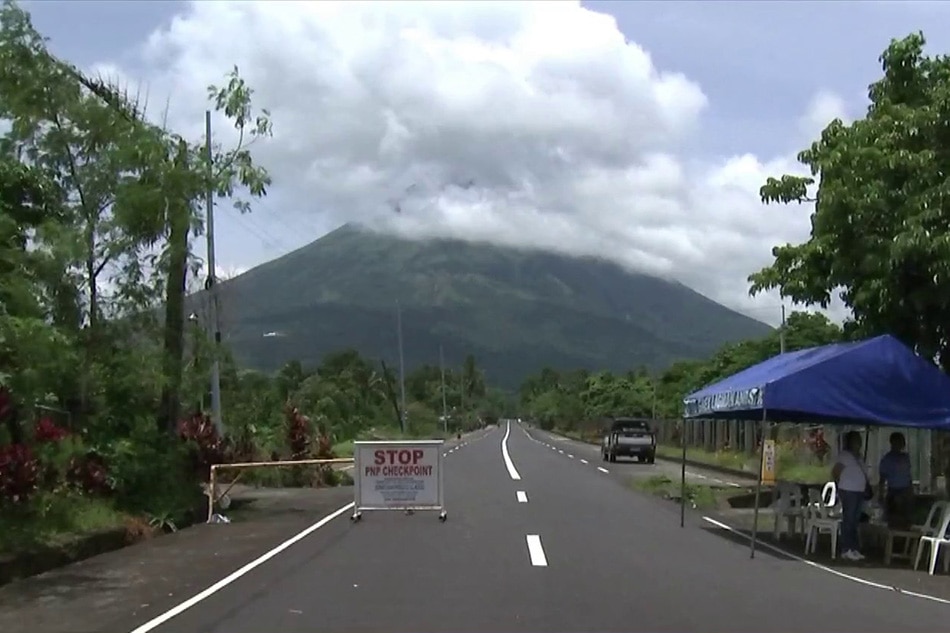 Ilang Mayon Evacuees Idinaing Ang Lagay Sa Evacuation Center | ABS-CBN News