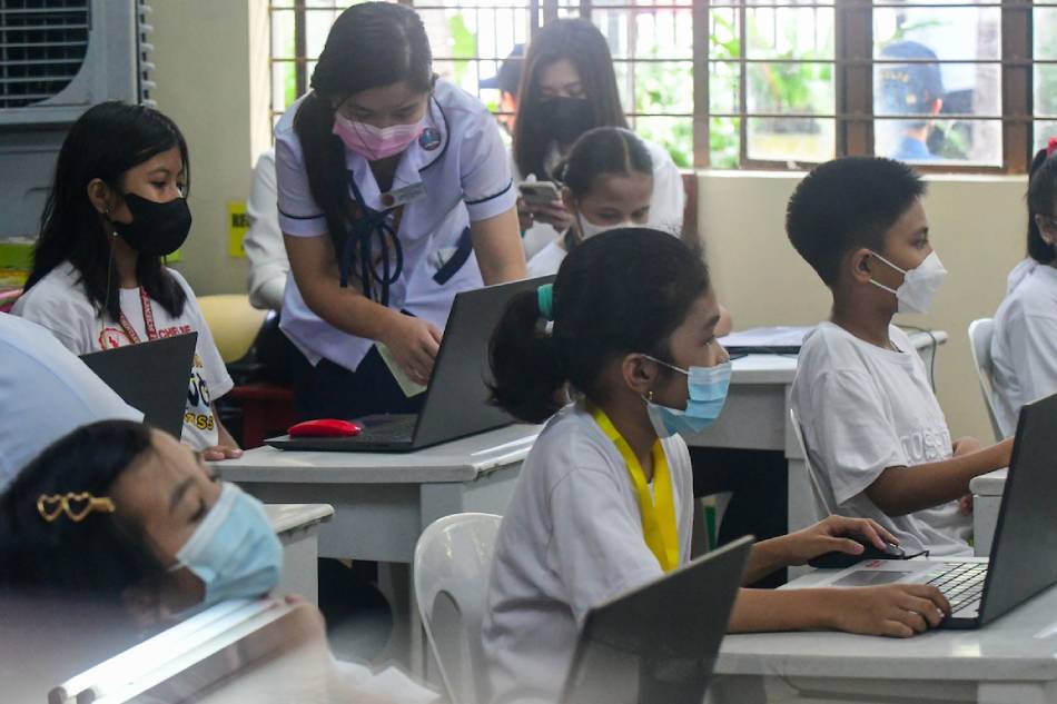 Students and faculty of Pinaglabanan Elementary School in San Juan City utilize in class the installed free fiber optic internet connection via devices and equipment provided by the city