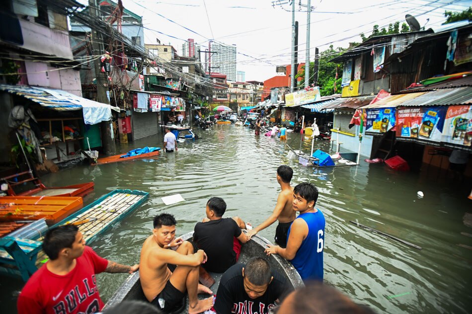 LOOK: Habagat rains bring flooding in Quezon City 6