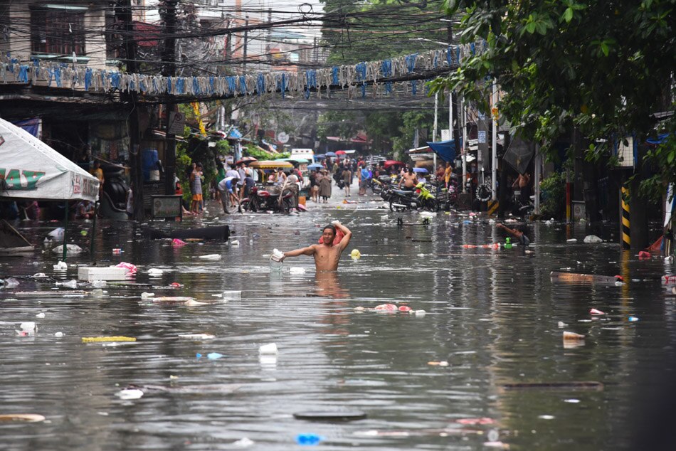 LOOK: Habagat rains bring flooding in Quezon City 8