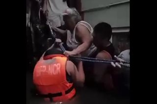 2 pamilyang na-trap dahil sa baha sa San Juan, nasagip