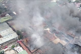 Pag-apula ng sunog sa bodega sa Valenzuela, naging pahirapan