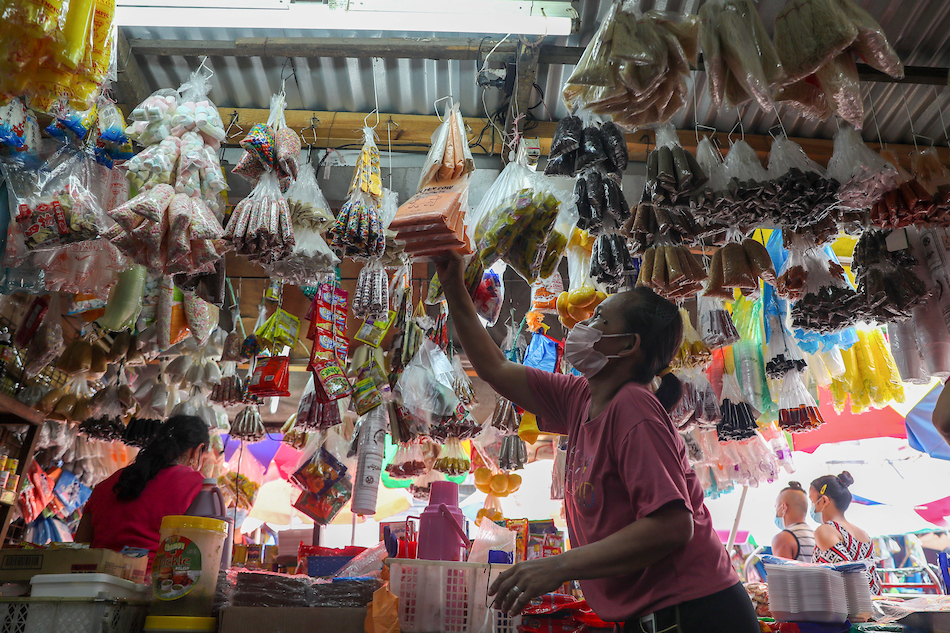 People buy traditional ‘Noche Buena’ (Christmas dinner) items at the Blumentritt Market in Manila on December 20, 2021. 