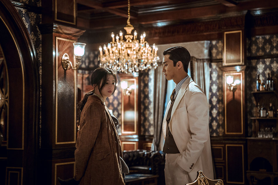 Han So-hee and Park Seo-jun in a still from ‘Gyeongseong Creature.’ Photo courtesy of Netflix