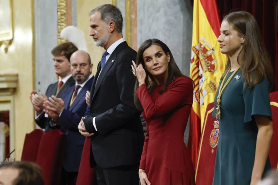 King Felipe VI, Queen Letizia and Asturias Princess Leonor (R) are applauded at the Lower House in Madrid at the start of the opening ceremony of the 15th legislature, Madrid, Spain, 29 November 2023. King Felipe VI chairs the solemn event, a joint session with members of the Lower (Congreso) and Upper (Senado) Houses, who were elected on 23 July. EPA-EFE/J.J. Guillen