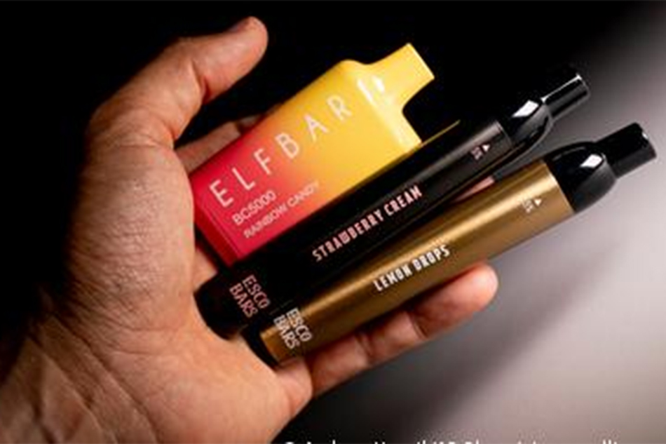 Flavored e-cigarettes like those sold by Esco Bar and Elf Bar have grown wildly popular, especially among young people. Andrew Harnik/AP Photo/picture alliance
