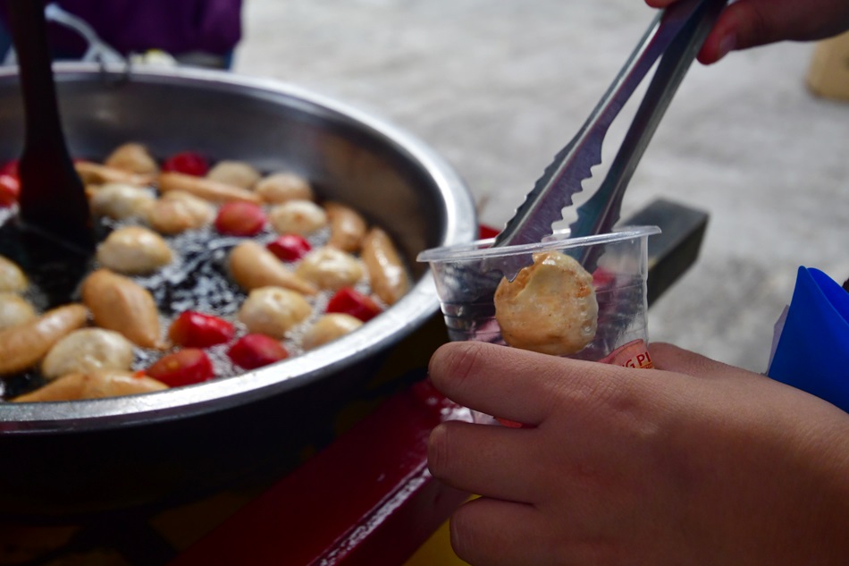 Street food go for sale in a cart in Quezon City. Mark Demayo, ABS-CBN News/File.