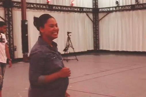 Watch Ayesha Curry Shows Off Three Point Range Abs Cbn News 