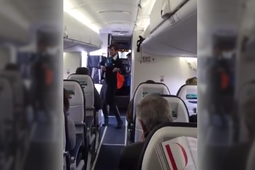 Viral Funky Flight Attendant Wows Passengers With Dancing Skills Abs Cbn News 4283