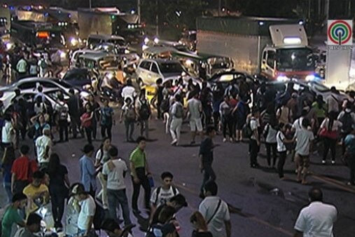 Mga Commuter Stranded Sa Baha At Trapiko Sa Kamaynilaan Abs Cbn News 6940