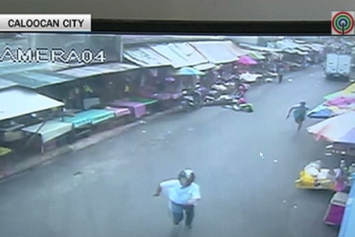 Sapul Sa Cctv Holdapan Sa Caloocan Abs Cbn News