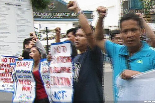 Teachers threaten strike on first day of classes | ABS-CBN News