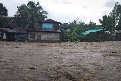 Rising floods force many residents to rooftops | ABS-CBN News