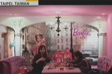 barbie cafe