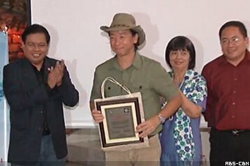 Kuya Kim receives weather award | ABS-CBN News