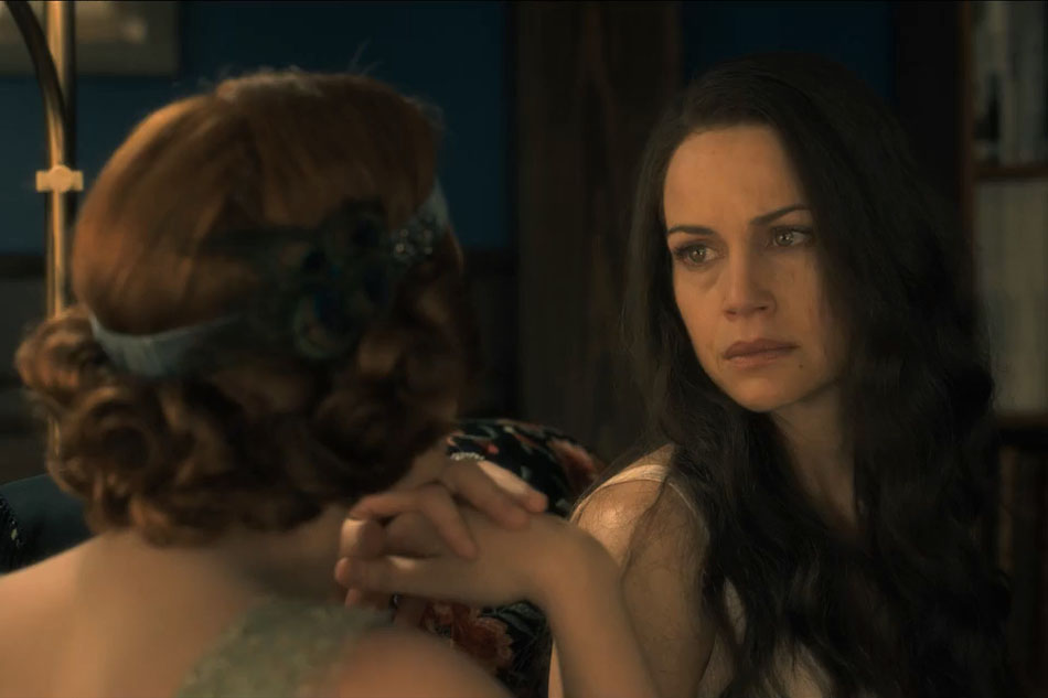 elizabeth reaser lesbian scene Celebrity breast size mandy moore