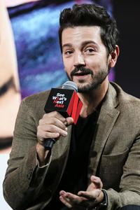 For Narcos star Diego Luna, addiction is an issue but not the kind you think 3