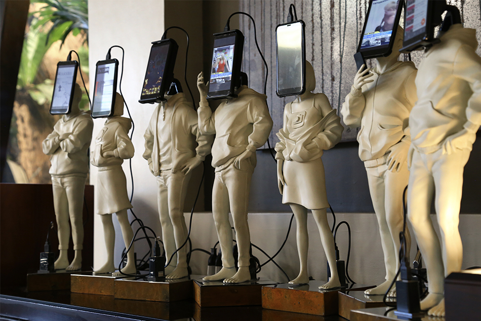 In Daniel dela Cruz&#39;s Art Fair show, &quot;art will be secondary&quot; 5