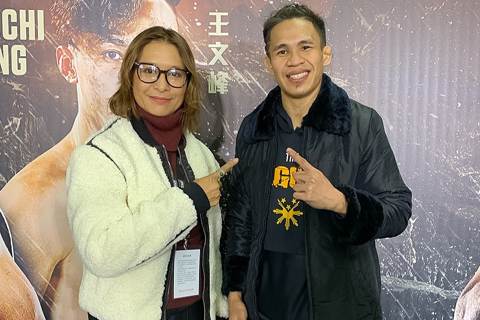 This Pinoy underdog silenced the Beijing arena with a jaw dropping flying knee  Ces &amp; the City 2