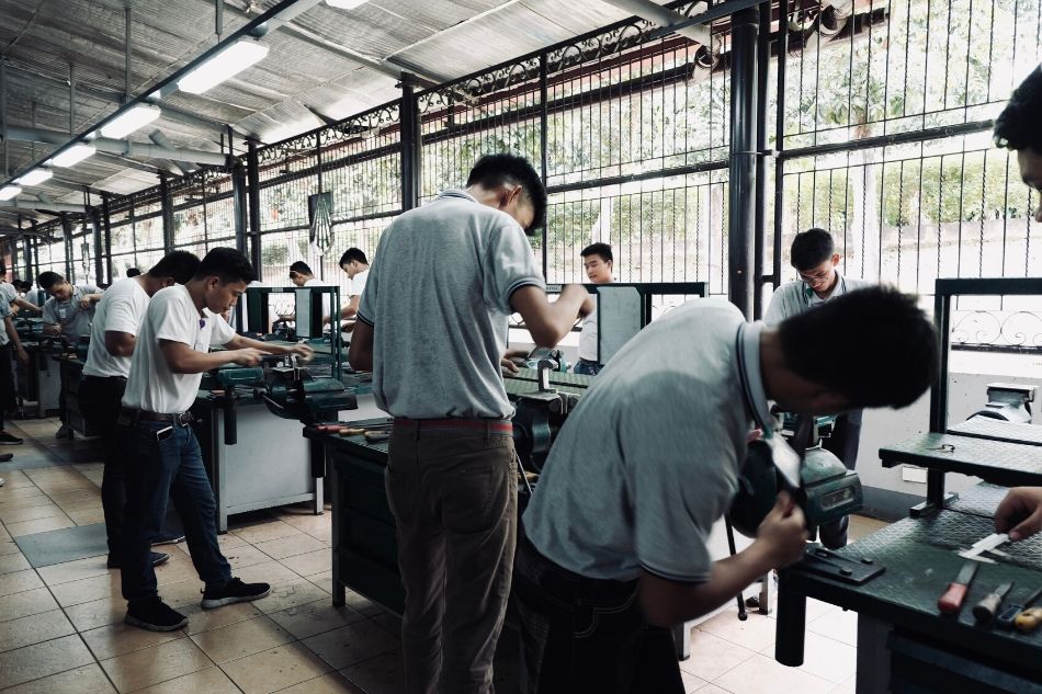 This vocational school brings its underprivileged students closer to future employers 6