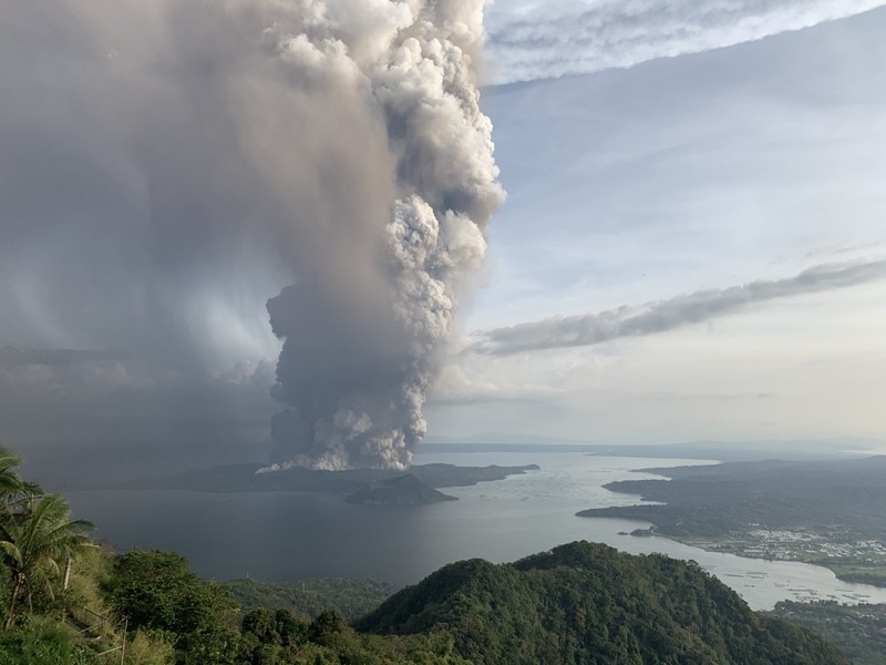 Ash fall and earthquake accompany Taal Volcano eruption 4