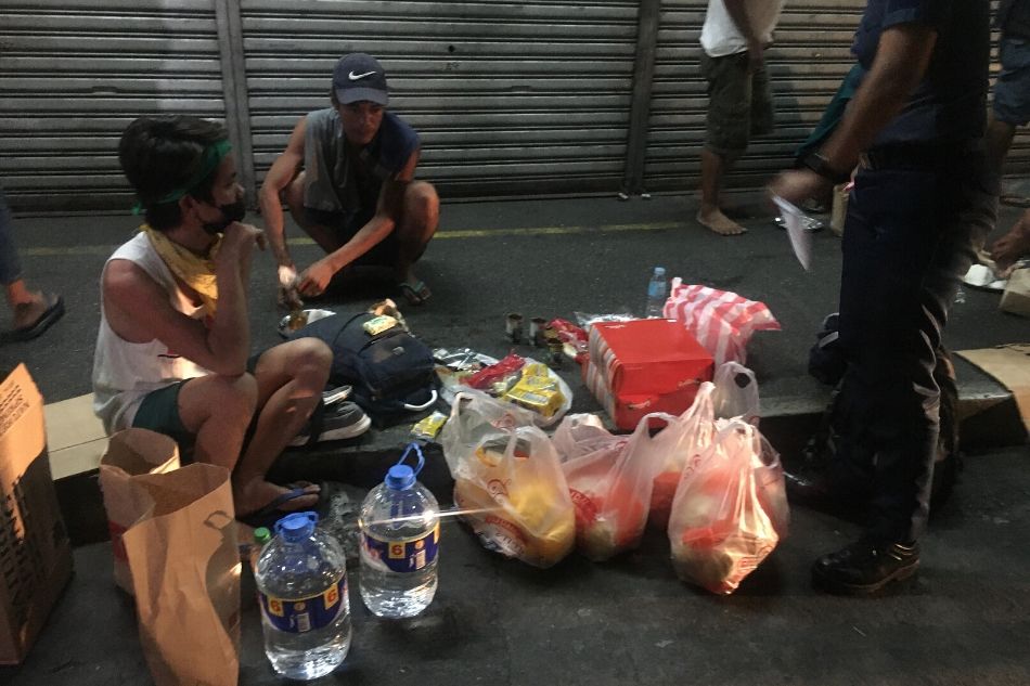 The inspiring story of the laborers who were going to walk home from Para&#241;aque to Tarlac 5