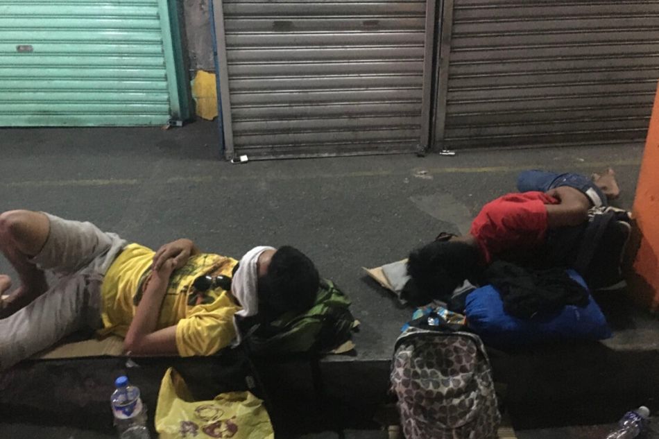 The inspiring story of the laborers who were going to walk home from Para&#241;aque to Tarlac 6