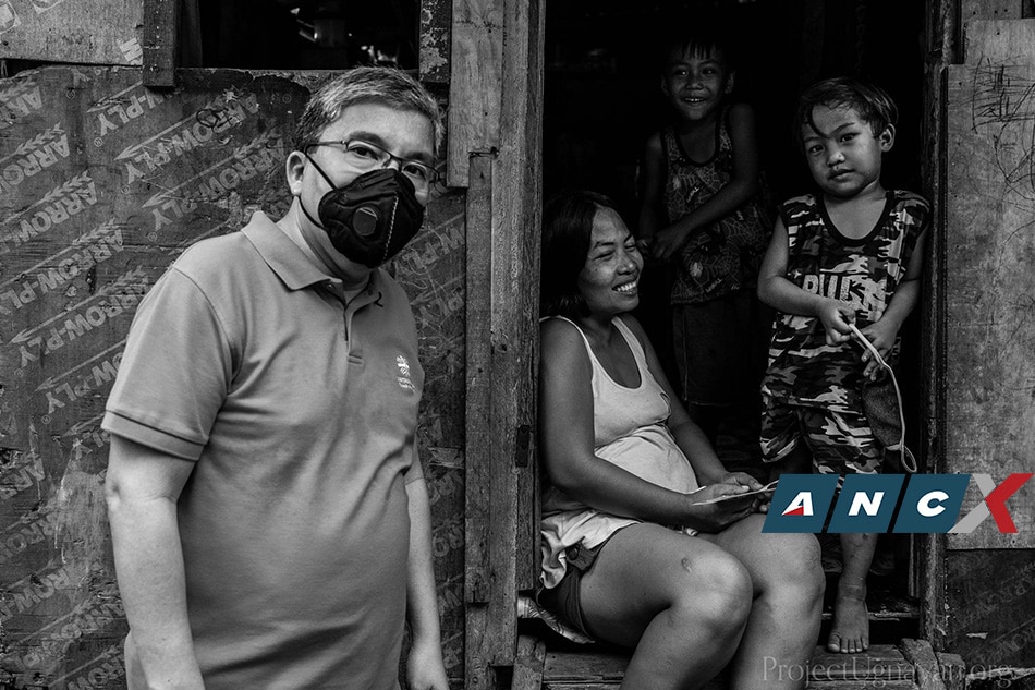 Xyza Bacani s photos of families in need capture moments of hope