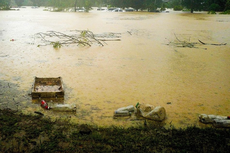 IN PHOTOS: Marikina, on the morning of Typhoon Ulysses 10
