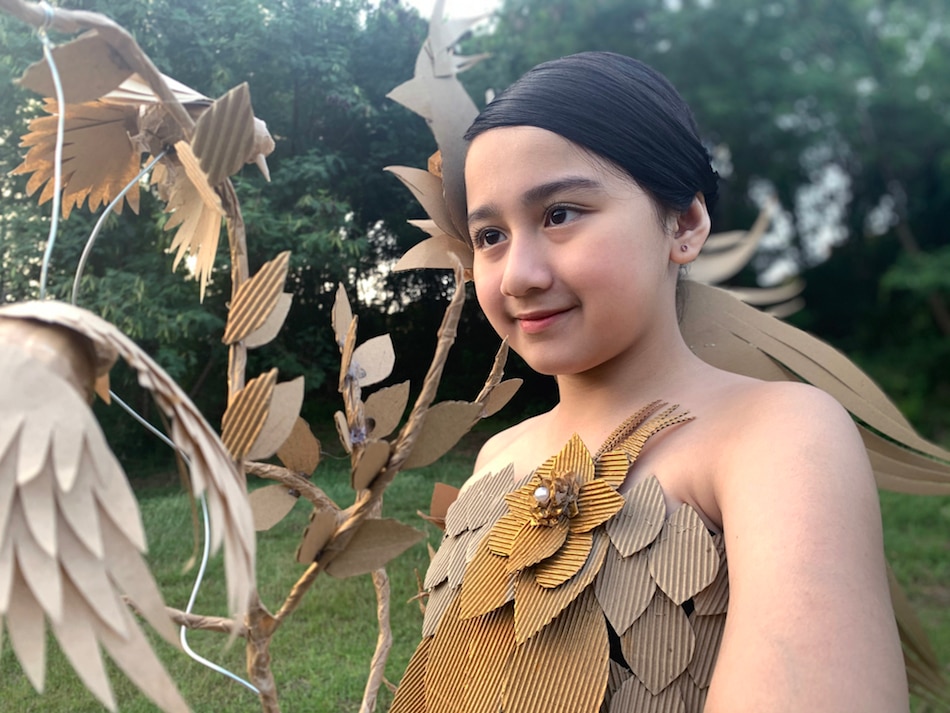 This girl’s winning costume was made from balikbayan boxes by her ex-OFW dad 3