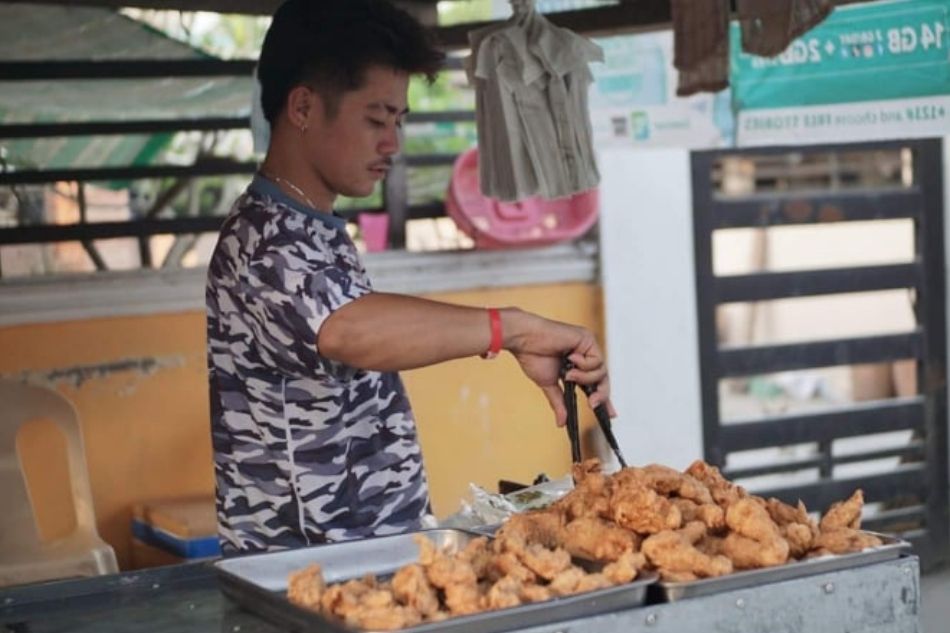 This ex-tricycle driver now sells 400 kilos of fried chicken every day 4