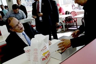 PNoy on foreign trips: No thousand dollar dinners. Sometimes it’s just burgers