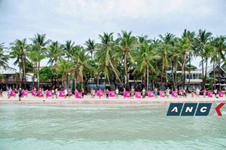 LOOK! An assembly of Leni fans on Boracay’s white beach