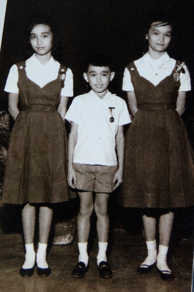 Agnes Arellano (left) with her siblings.