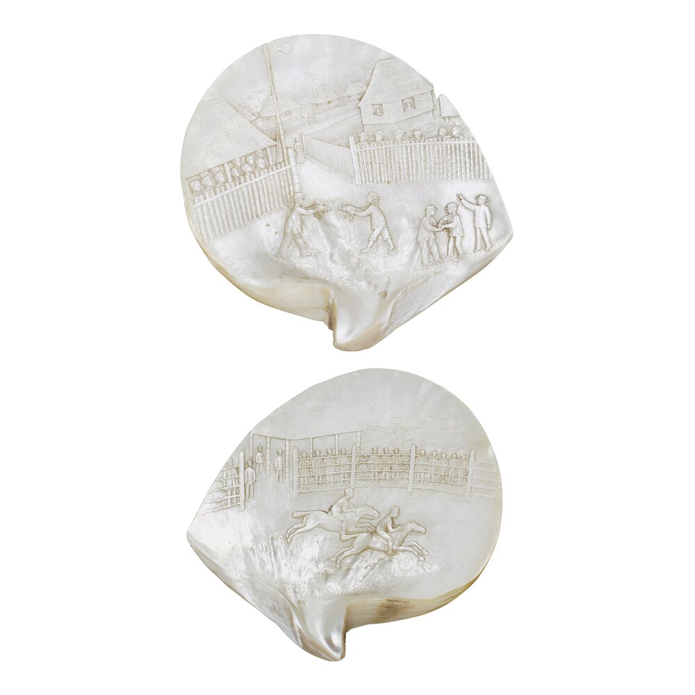 LotLot 75 A Pair of Carved Mother of Pearl Shells