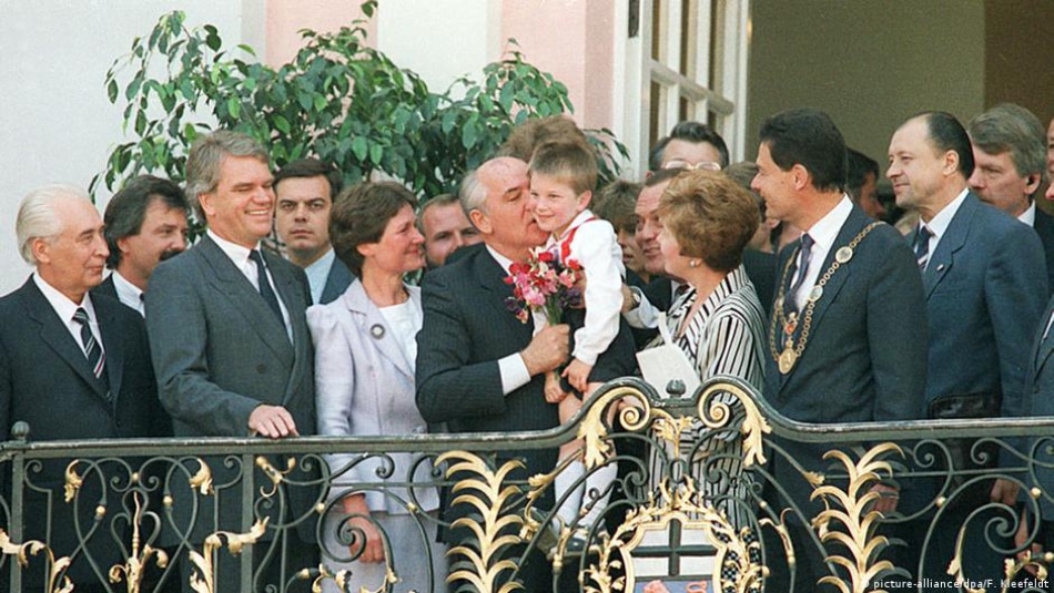 He was popular in Germany: Gorbachev in June 1989 on the balcony of the Alten Rathaus in Bonn