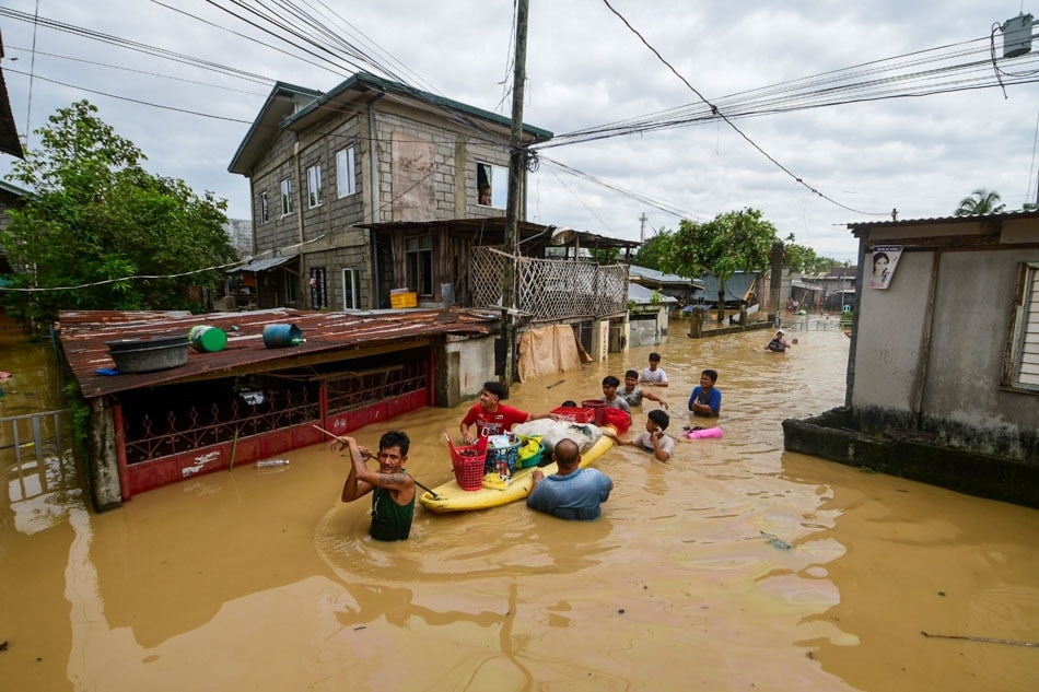 A residential area in Barangay Poblacion, San Miguel, Bulacan submerged in floodwaters brought by Super Typhoon Karding. Photo by Mark Demayo, ABS-CBN News