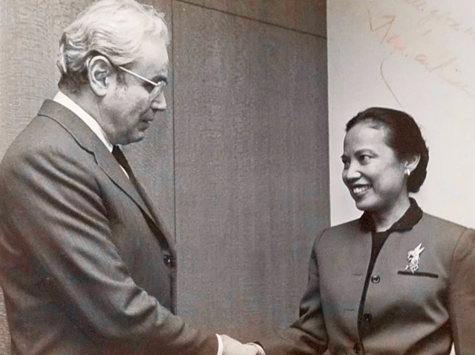 Shahani as UN Assistant Secretary-General for Social Development and Humanitarian Affairs with UN Secretary-General Kurt Waldheim (1972-81) and his successor, Javier Pérez de Cuéllar (1982-91).