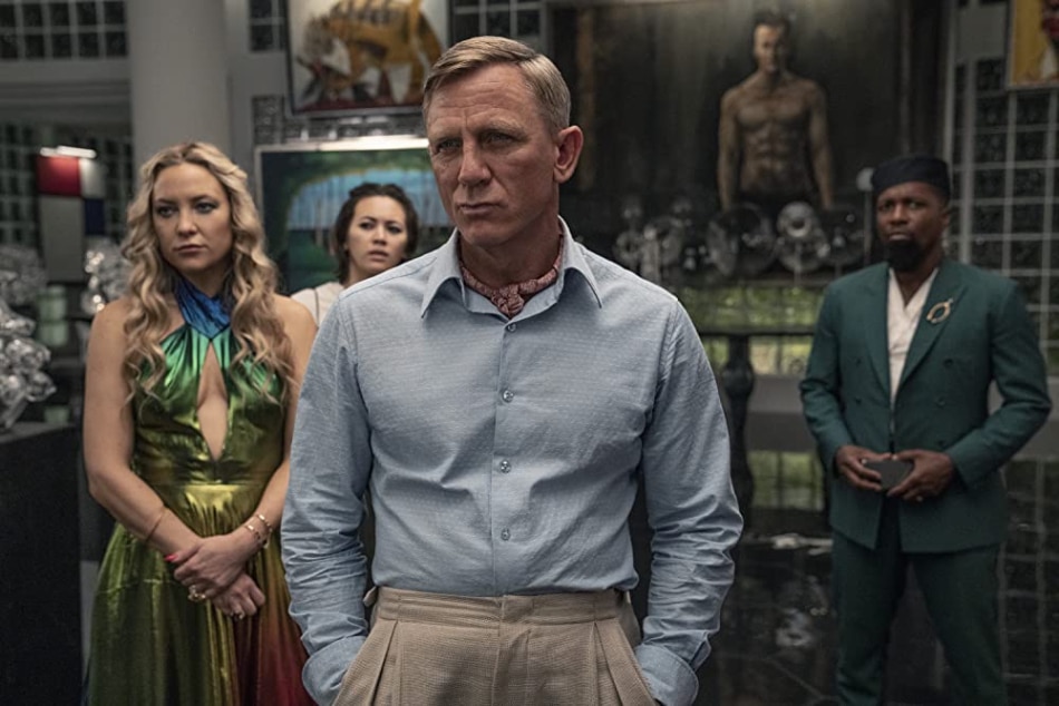 Kate Hudson, Daniel Craig, Leslie Odom Jr., Janelle Monáe, and Jessica Henwick in Glass Onion: A Knives Out Mystery 