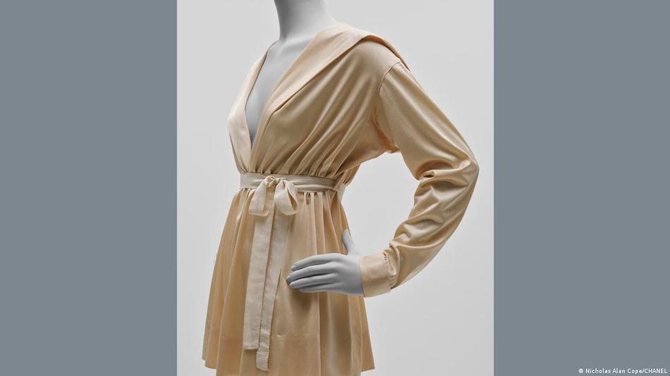 This 1916 belted blouse of fine-gauge silk jersey is one of the oldest surviving Chanel garments