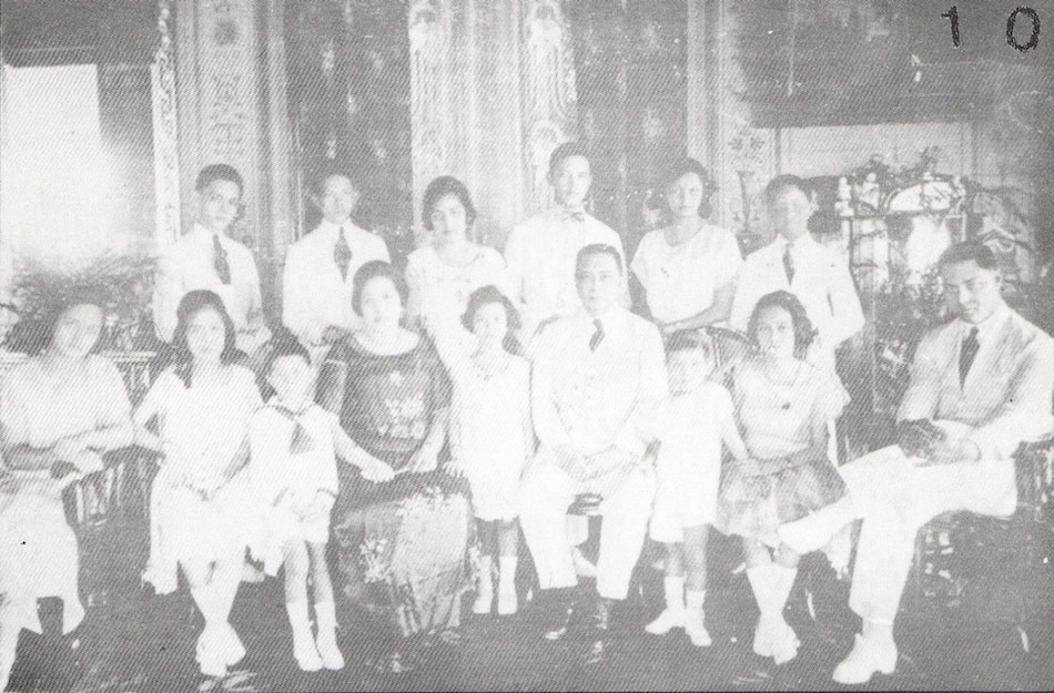 The Araneta Family at the 1030 R. Hidalgo House. Circa 1922.