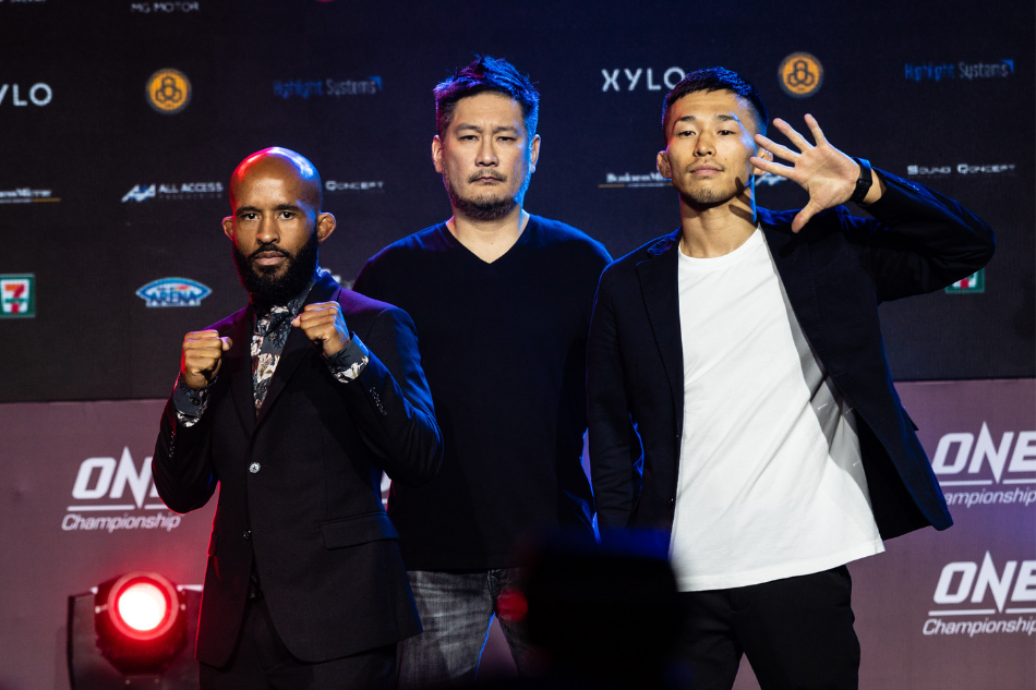 Johnson &amp; Alvarez: two of the world&#39;s biggest MMA stars will figure in headline matches in Manila tonight 6