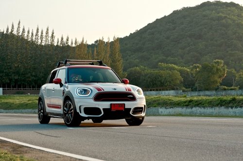I drove a JCW MINI on one of Thailand's biggest racetracks